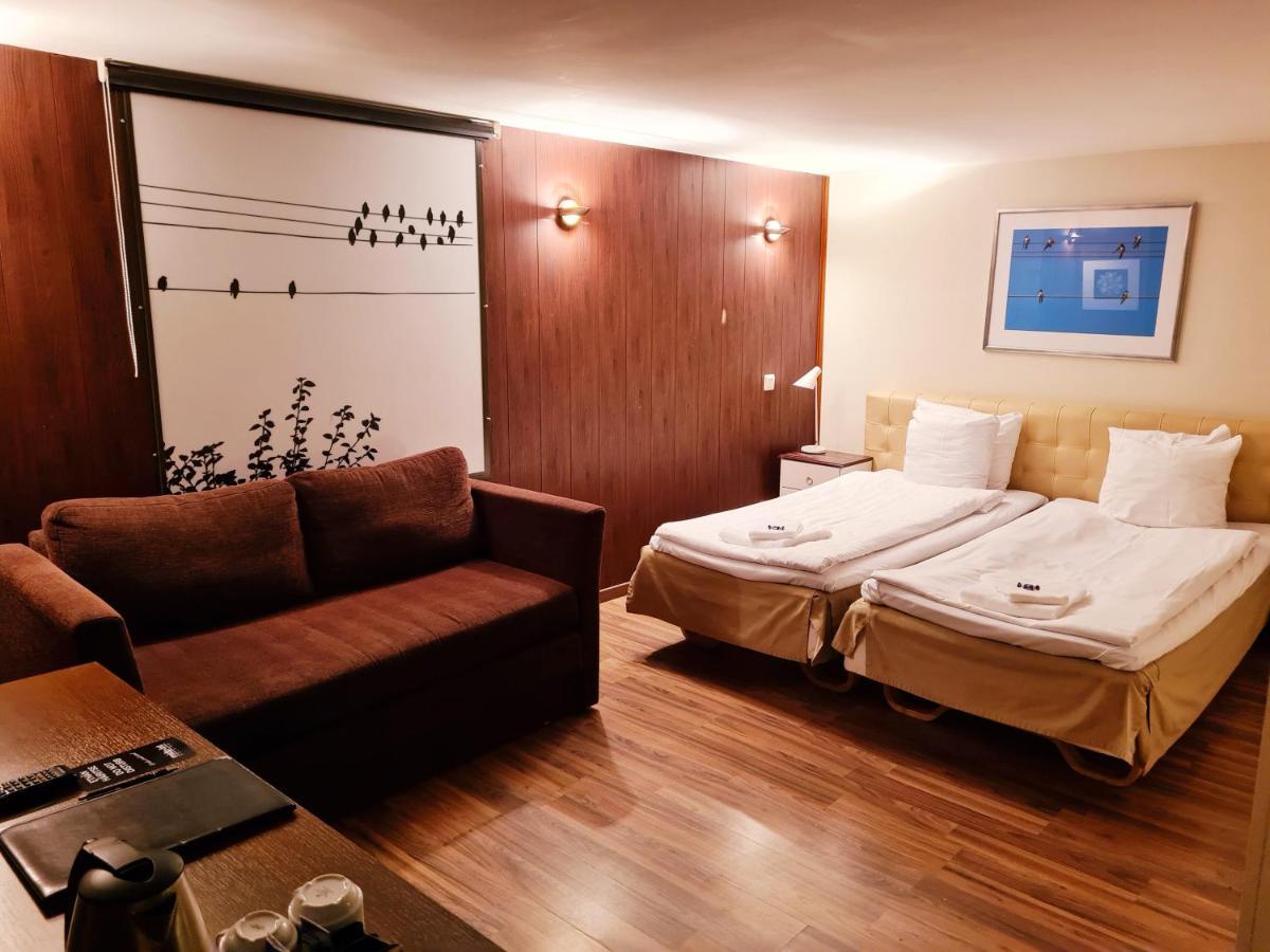 Midpoint Hotel