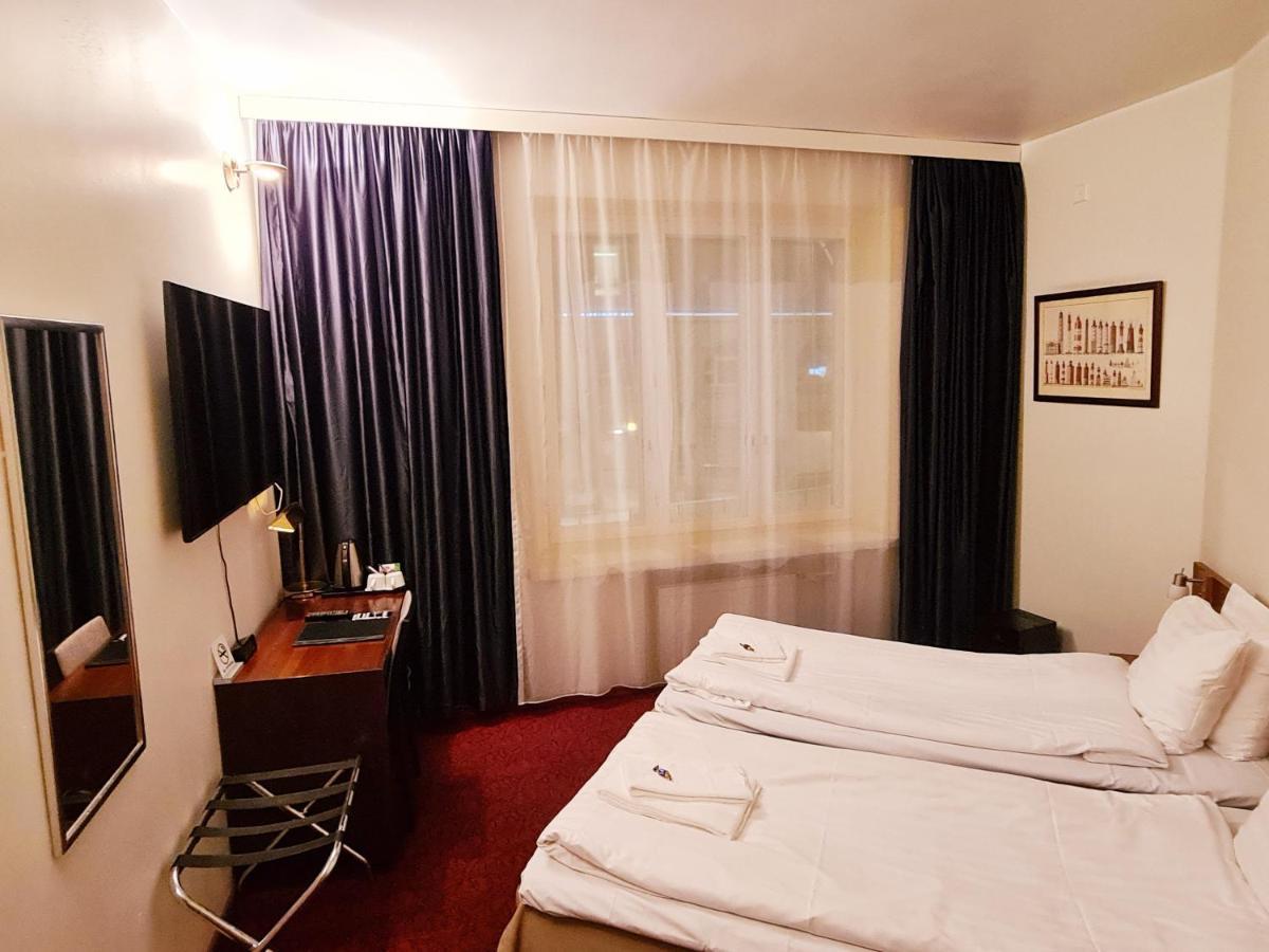 Midpoint Hotel